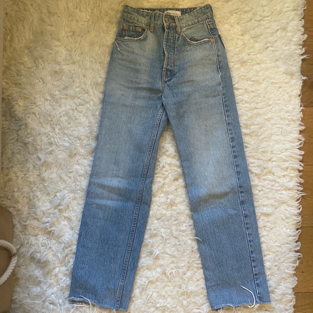 Zara hi-rise straight leg light wash cutoff jeans Size US 0